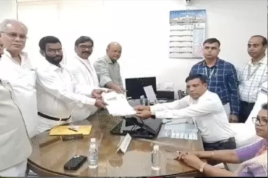 वोर.jpg