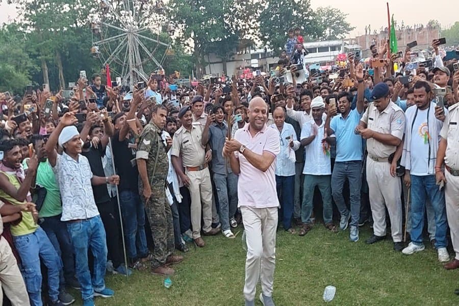 राजमहल में श्रद्धा के साथ मनाया गया मुहर्रम, विधायक एम.टी. राजा ने जुलूस में लाठी चलाई।