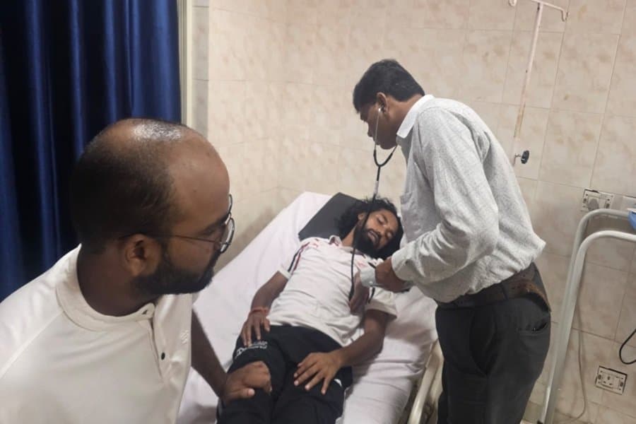 देवेन्द्र नाथ महतो की अचानक बिगड़ी तबीयत, सदर अस्पताल में कराया गया भर्ती