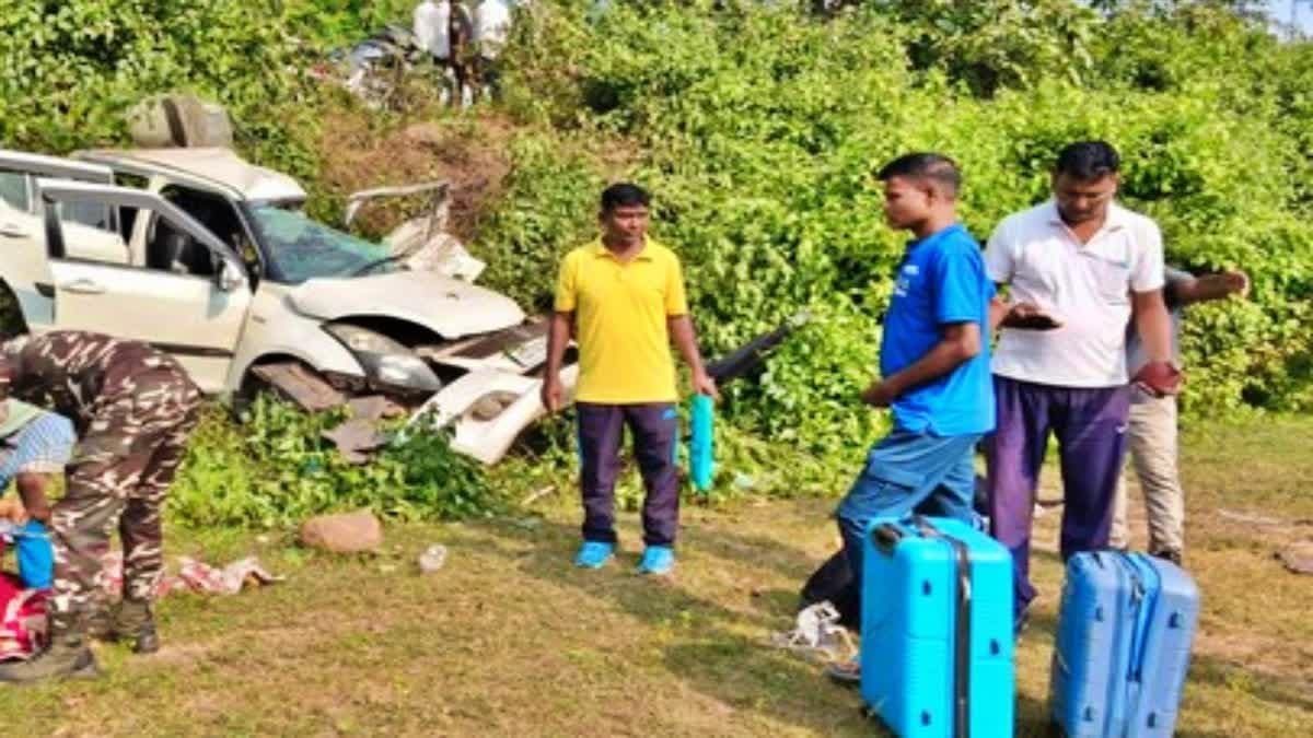 कार व ट्रेलर की टक्कर में एक ही परिवार के तीन लोगों की मौत