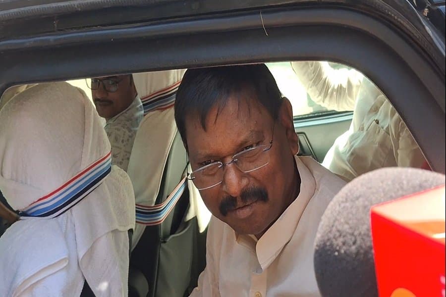 राज्यपाल से मिलकर अर्जुन मुंडा ने उठाए आदिवासी क्षेत्रों और जमीन से जुड़े मुद्दे
