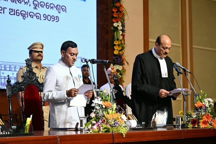 ब्रज मोहन राम ने ली नए राज्यपाल के रूप में शपथ, CM मोहन माझी रहे मौजूद