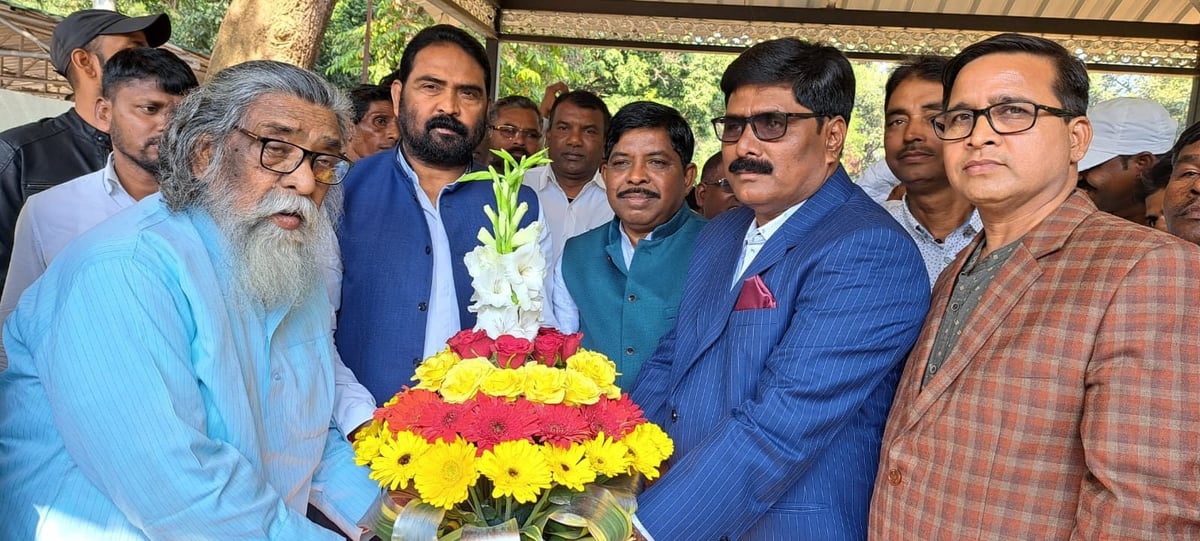 राज्य समन्वय समिति के चेयरमैन शिबू सोरेन से मिले सदस्य विनोद, योगेंद्र व फागू