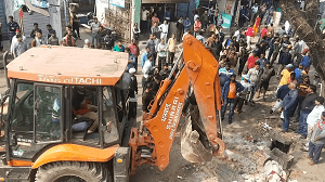 पूजा टॉकीज से रांगाटांड़ तक चला नगर निगम का अतिक्रमण अभियान