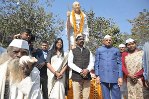 राष्ट्रपिता के विचार और आदर्श किसी भी हाल में जीवन से समाप्त नहीं होने देना चाहिए : हेमंत