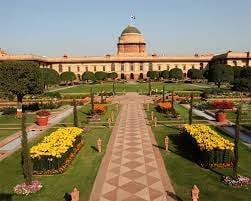 मुगल गार्डन बना अमृत उद्यान