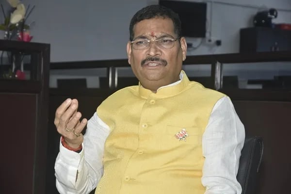 शनिवार को खत्म हो रहा दीपक प्रकाश का कार्यकाल