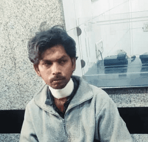 ठेले से चाकू उठा खुद की गर्दन काटी