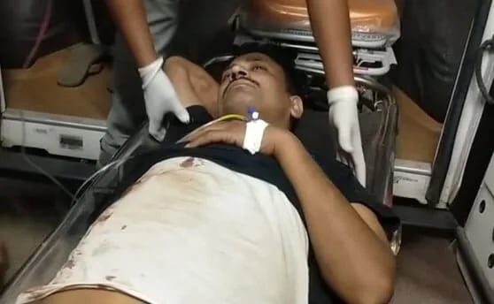 पुलिसकर्मी से सर्विस पिस्तौल छिनकर अपराधी ने मारी गोली, हालत गंभीर