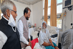 मेदांता हॉस्पिटल में शिबू सोरेन से मिले श्याम रजक