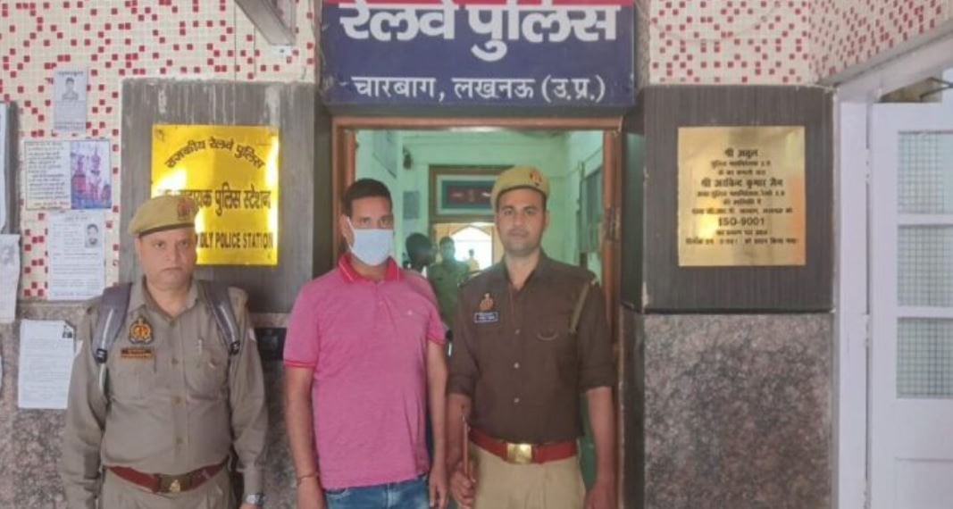 ट्रेन में सो रही महिला पर टीटी ने कर दिया पेशाब