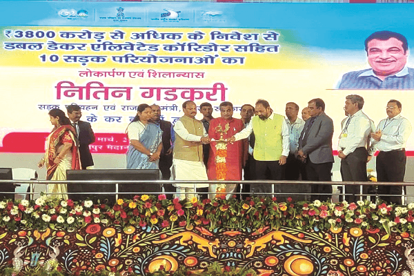 <strong>केंद्र सरकार झारखंड में दो लाख करोड़ से ज्यादा की सड़कें बनाएगी : गडकरी</strong>