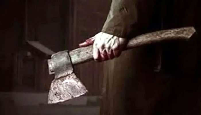 बेटे ने कुल्हाड़ी से कर दी मां की हत्या