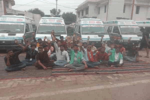 एंबुलेंस कर्मियों की हड़ताल से चिकित्सा व्यवस्था चरमरायी, मरीज परेशान