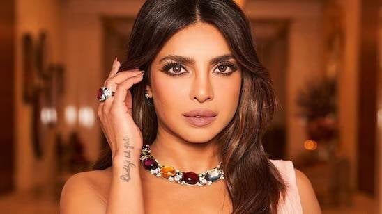 Priyanka Chopra ने फिल्म के इवेंट में पी डाली शराब? Nick Jonas का बीवी को संभालना हुआ मुश्किल
