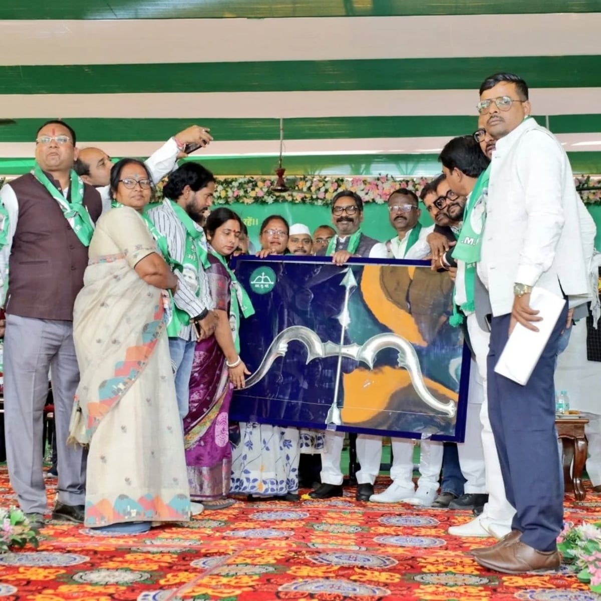 धनबाद में JMM स्थापना दिवस पर हेमंत सोरेन का आउटसोर्सिंग कंपनियों पर निशाना; स्थानीय को देनी होगी नौकरी