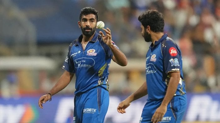 क्या चोट के साथ IPL में खेल रहे हैं बुमराह? हेड कोच ने खराब फॉर्म पर दिया बड़ा बयान