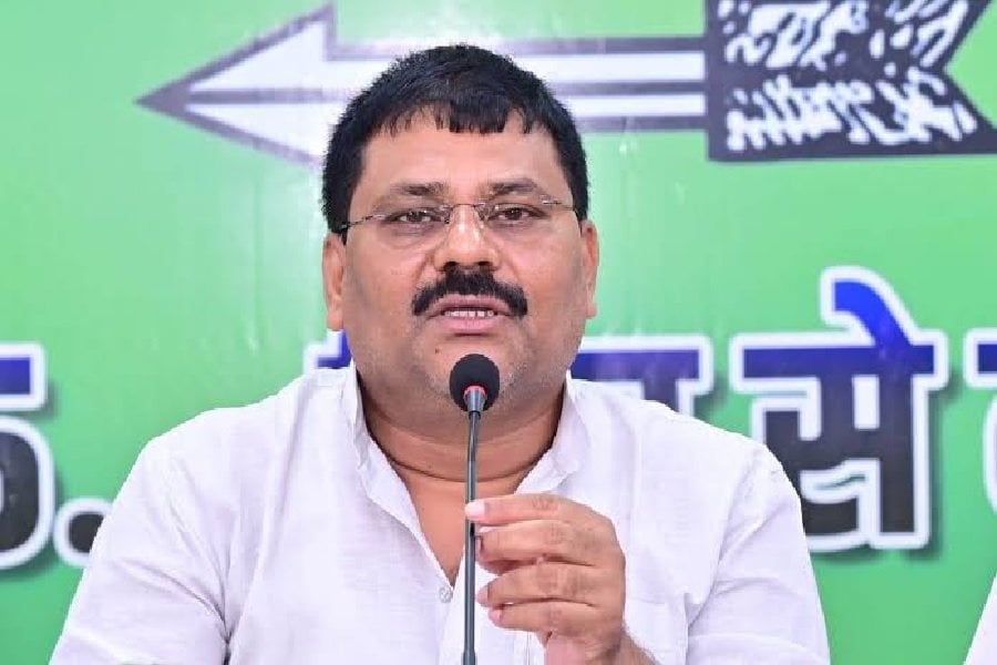 अनंत सिंह की विधायकी पर JDU का दांव, स्पीकर को सौंपे 10 पेज के सबूत और वीडियो