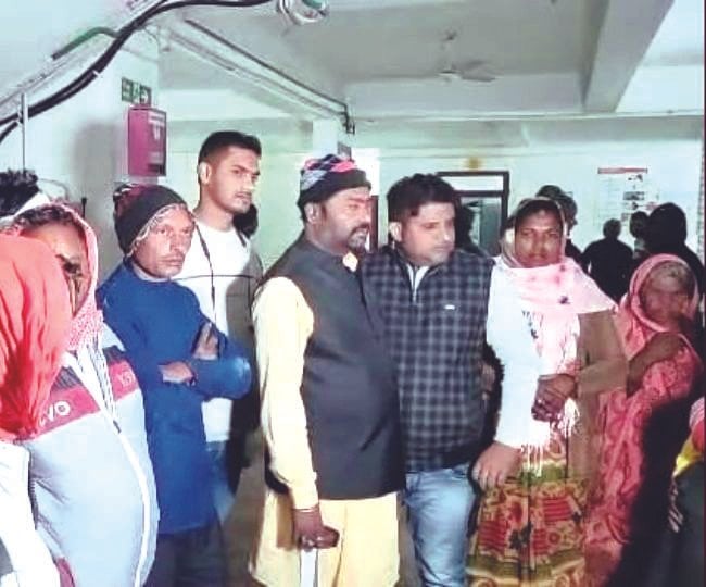 कुंदरी गांव में दो टेंपो की टक्कर में बिरहोर महिला की मौत, चार घायल