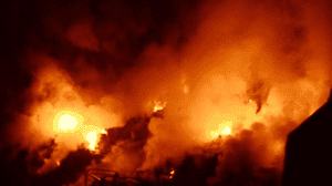 11 हजार वोल्ट के बिजली तार के संपर्क में आने से ट्रक जलकर खाक
