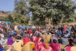 कृषिक मित्रों ने मंत्री बादल पत्रलेख के आवास का किया घेराव