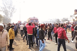 विधानसभा घेराव करने जा रहे छात्रों को पुलिस ने रोका, युवाओं ने किया सड़क जाम
