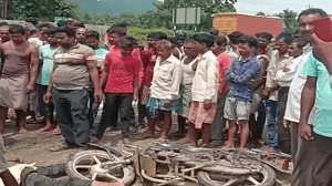 चांडिल : ट्रेलर के चपेट में आने से बाइक सवार की मौत