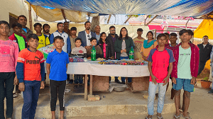 NHSC के द्वारा अनाथ बच्चों को भोजन कराया गया