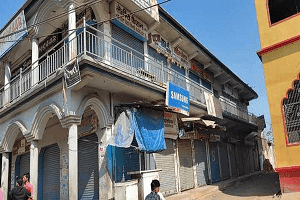 नगर प्रशासन के फरमान के विरोध में व्यापारियों ने बंद रखी अपनी दुकान