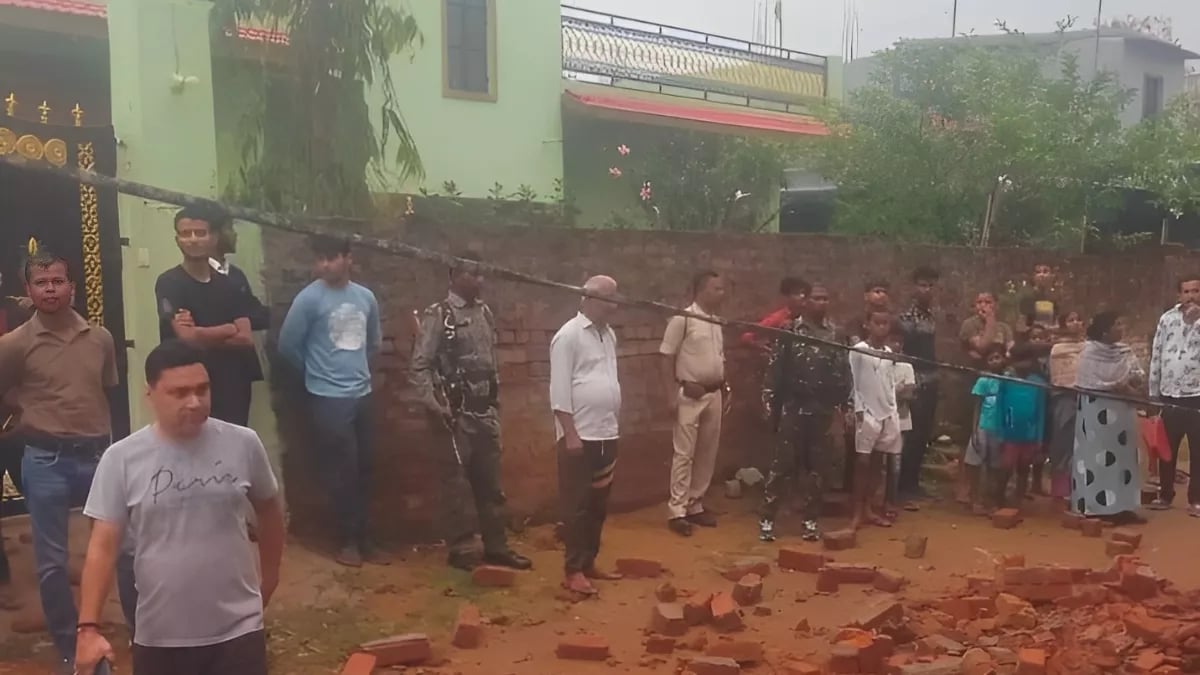 महिला पर गिरी निर्माणाधीण मकान की दीवार, मौके पर मौत