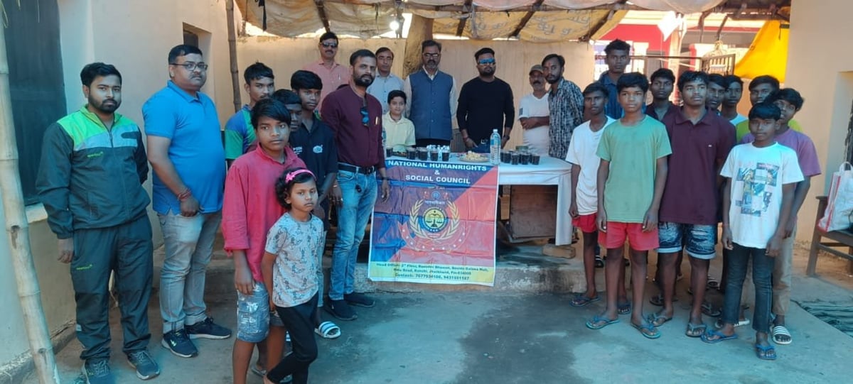 NHSC के द्वारा अनाथ बच्चों को भोजन कराया गया
