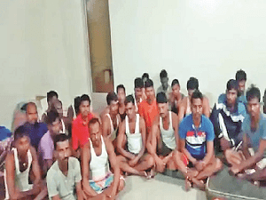 चेन्नई में फंसे झारखंड के मजदूरों के लिए टीम रवानातमिलनाडु में हिंदी भाषी लोगों पर बढ़ रहे हैं हमले, वापस लौटे कई मजदूरों ने बताया