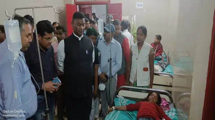 जंगली फल खाने से 27 छात्र बीमार
