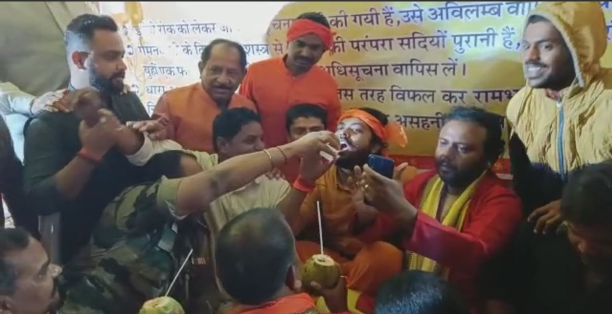 हजारीबाग के बड़ा अखाड़ा में चल रहा आमरण अनशन छठे दिन टूटा