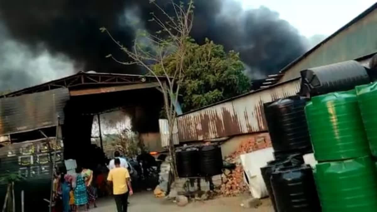 पानी टंकी फैक्ट्री में लगी भीषण आग