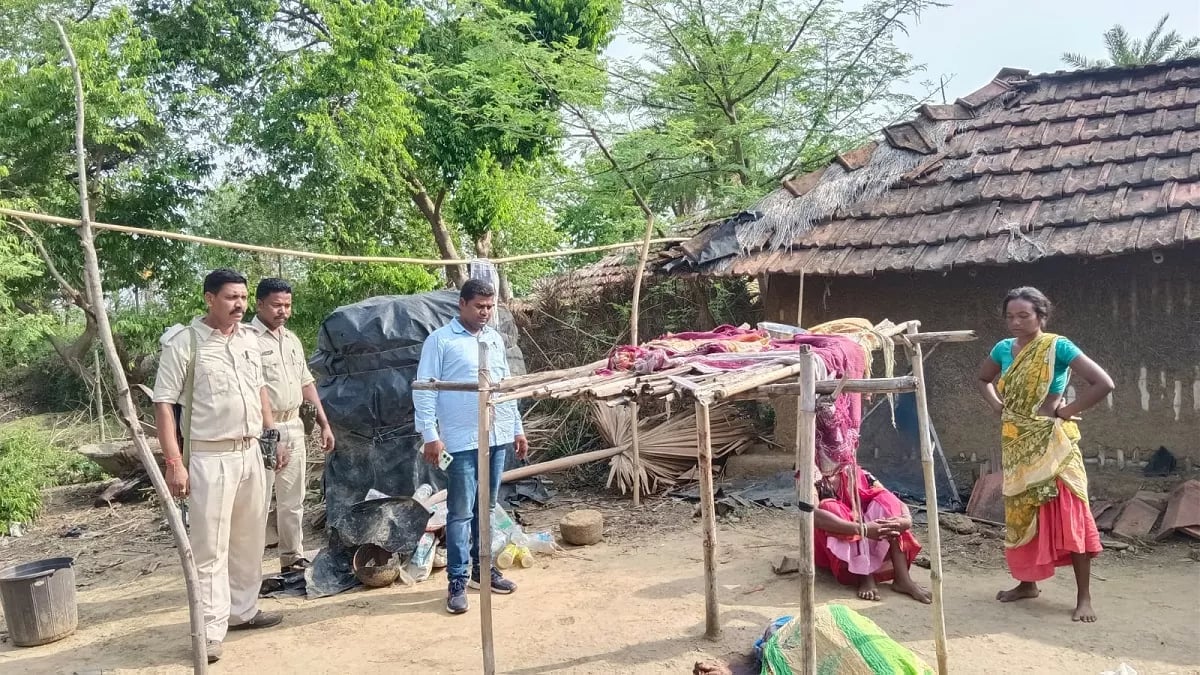 पति के सामने गला रेतकर पत्नी की हत्या