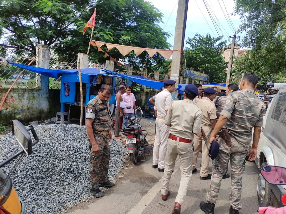 रांची : लाइन टैंक तालाब के पास दिनदहाड़े दो लाख की लूट