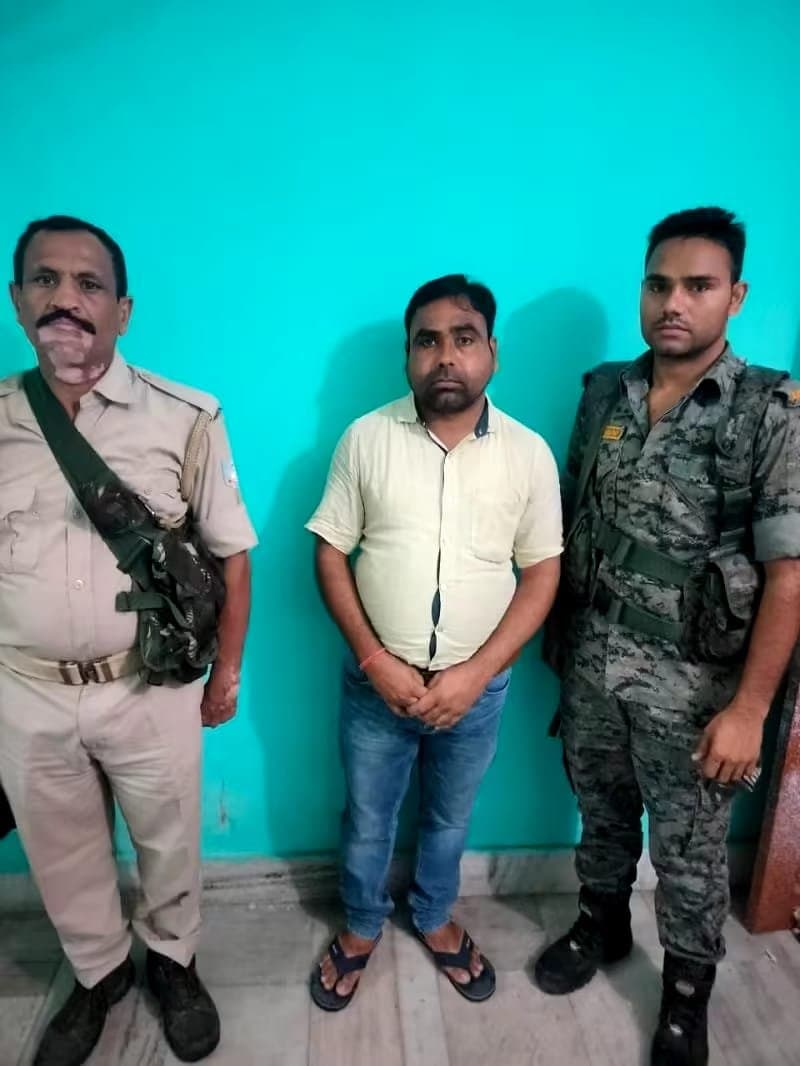 हजारीबाग : मनरेगा जेई सुशील कुमार 10 हजार रूपये घूस लेते एसीबी की टीम ने रंगे हाथ किया गिरफ्तार