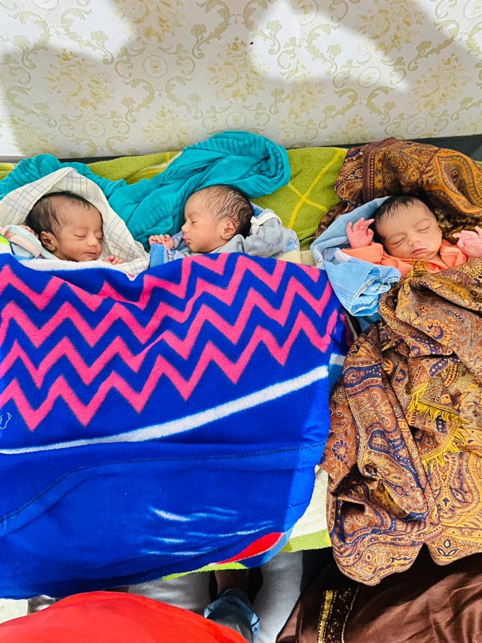 न्यू लाइफलाइन नर्सिंग होम में महिला ने तीन बच्चों को दिया जन्म