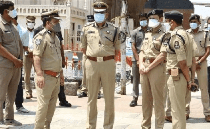 पुलिस ने ही लूटा कारोबारी से 35 लाख रुपये… क्या है मामला ?