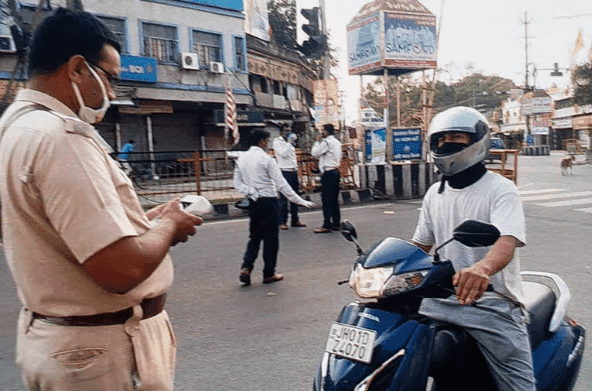 अब घूस मांगने पर ट्रैफिक पुलिस की पोल खोलें, करे ये काम…