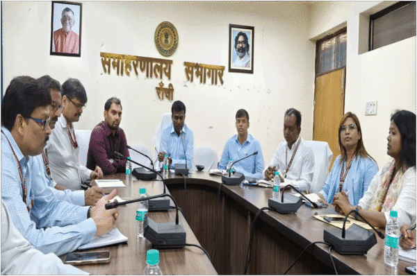 रांची डीसी आदेश, मंईया योजना झारखंड, आधार लिंकिंग योजना, दाखिल खारिज प्रक्रिया, अबुआ आवास अपडेट, सरकारी जमीन कब्जा रोकना, 100 एंटरप्राइजेज योजना