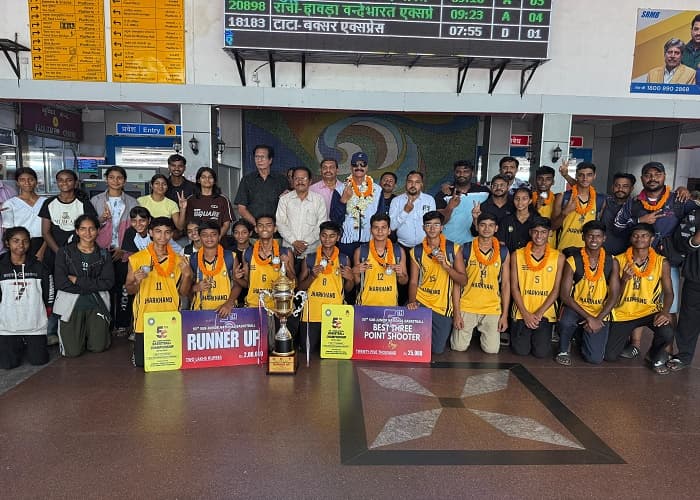 Jamshedpur: झारखंड ने रचा इतिहास: सब-जूनियर नेशनल बास्केटबॉल में दूसरा स्थान, शहर के खेल प्रेमियों ने किया टाटानगर स्टेशन पर भव्य स्वागत