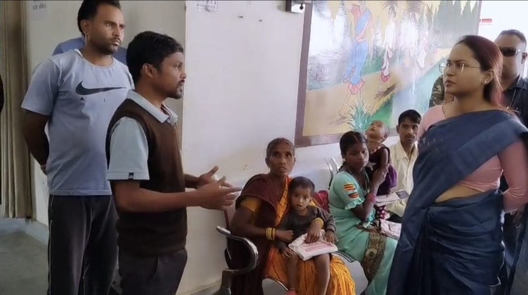 RANCHI : मंत्री शिल्पी नेहा तिर्की ने डीसी से कहा- अनुपस्थित बीडीओ-सीओ को करें शो-कॉज, ऐसे अधिकारियों और कर्मचारियों की मांडर विधानसभा में जरूरत नहीं