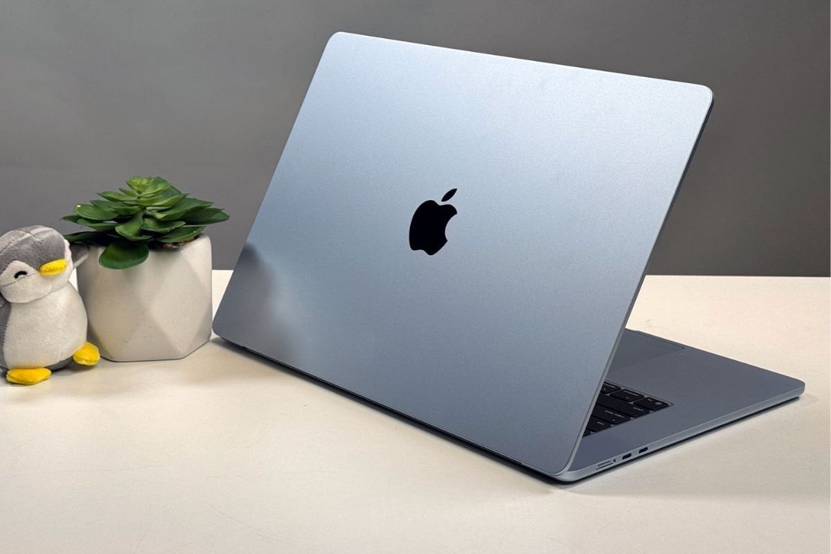 Apple का MacBook Air 2025 हुआ 12 हजार रुपये सस्ता, देखें कहां और कैसे मिलेगी ये डील