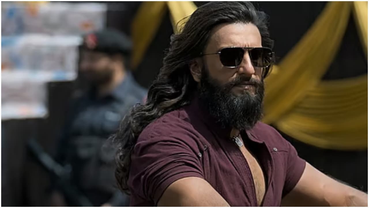 रणवीर सिंह की धुरंधर ने 17 दिनों में बॉक्स ऑफिस पर रचा इतिहास, छावा को पछाड़कर बनी नंबर वन | Dhurandhar Worldwide Box Office Day 17 Ranveer Singh Film Becomes Biggest Hindi Hit of 2025