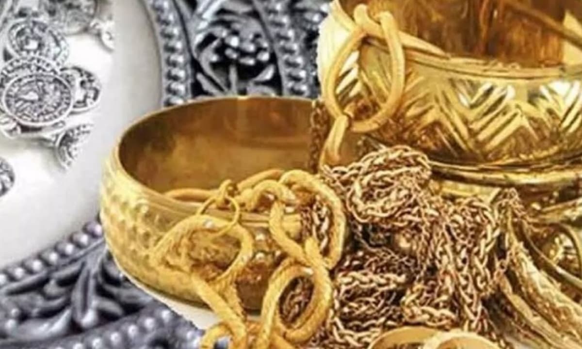 चांदी ने पहली बार 4 लाख की सीमा पार की, सोना 1.83 लाख प्रति 10 ग्राम हुआ।