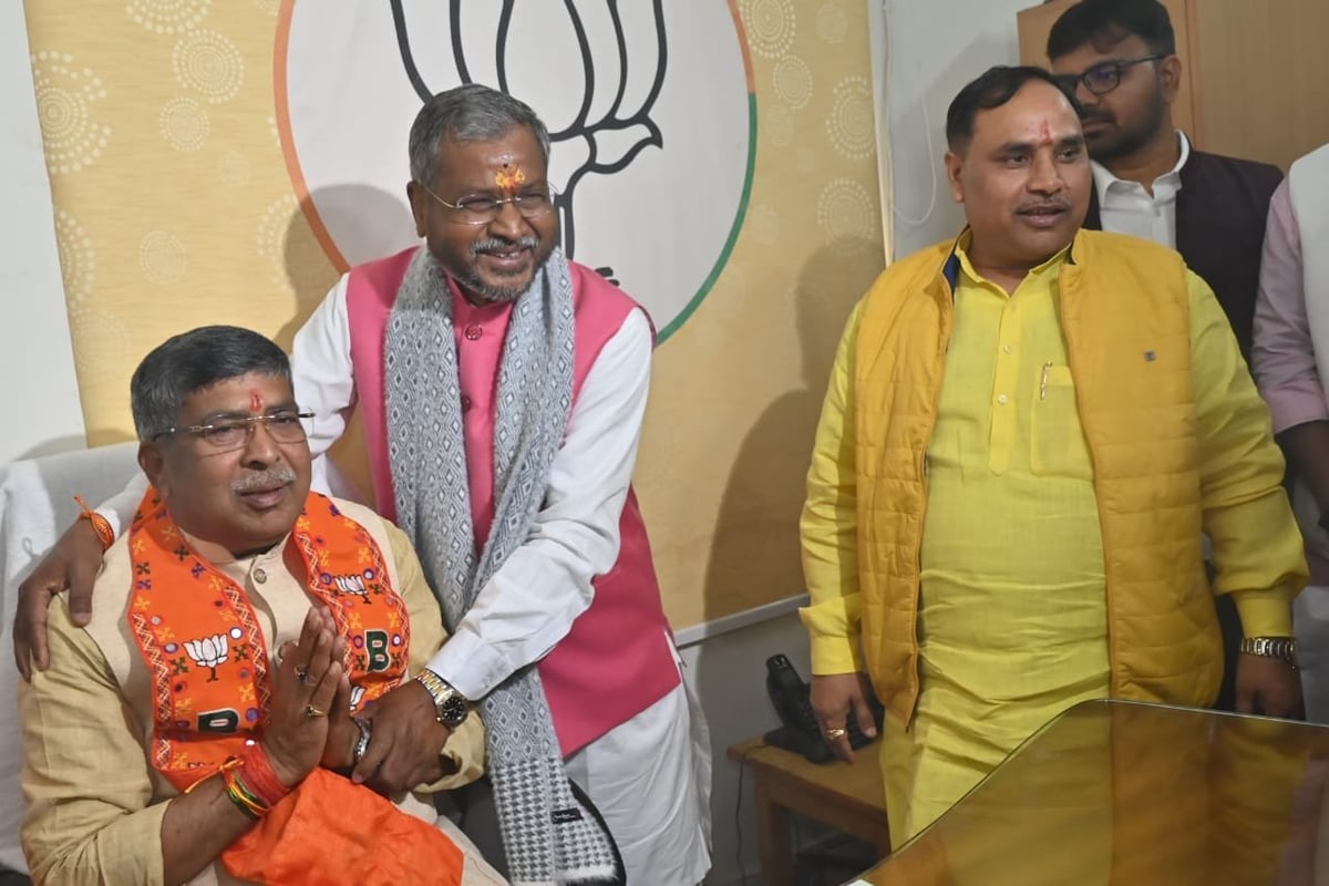 आदित्य साहू ने संभाली अध्यक्ष की कुर्सी, अपहृत कैरव गांधी के परिजनों से जमशेदपुर में मिले