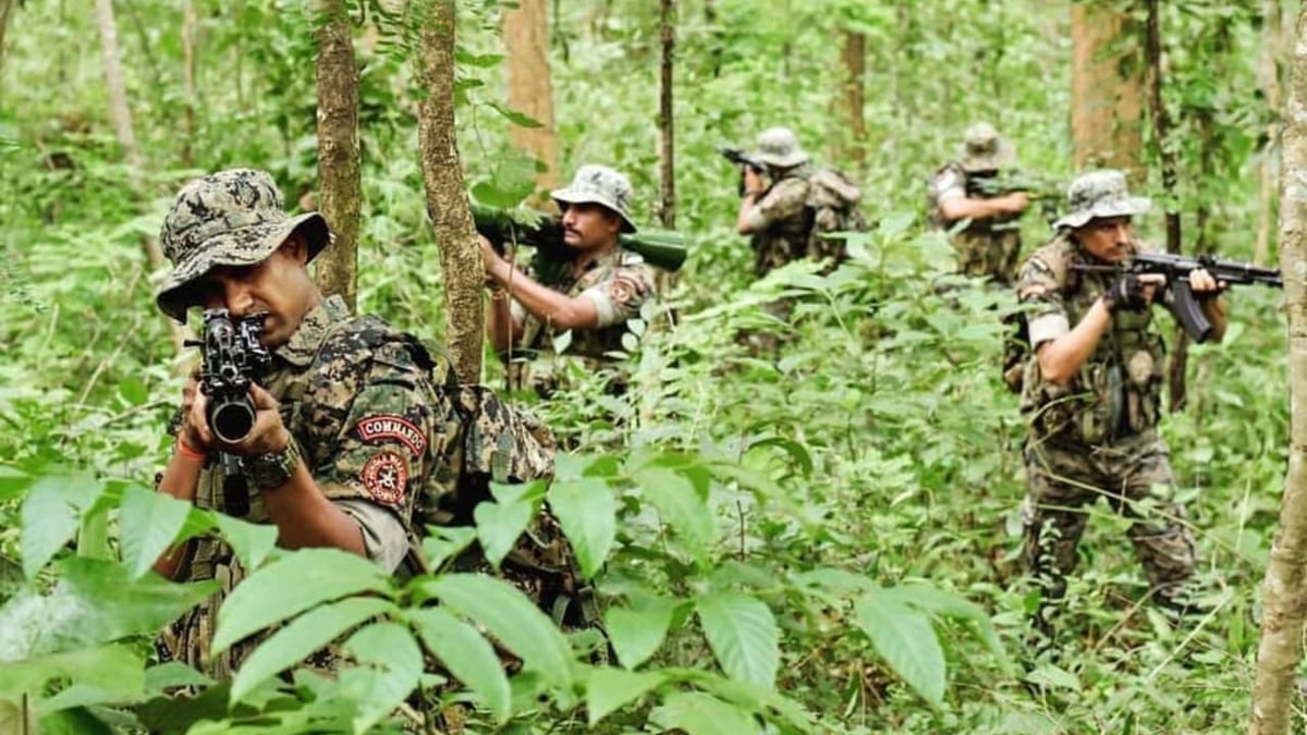 चाईबासा के सारंडा में भीषण मुठभेड़, कई माओवादियों के ढेर होने की सूचना