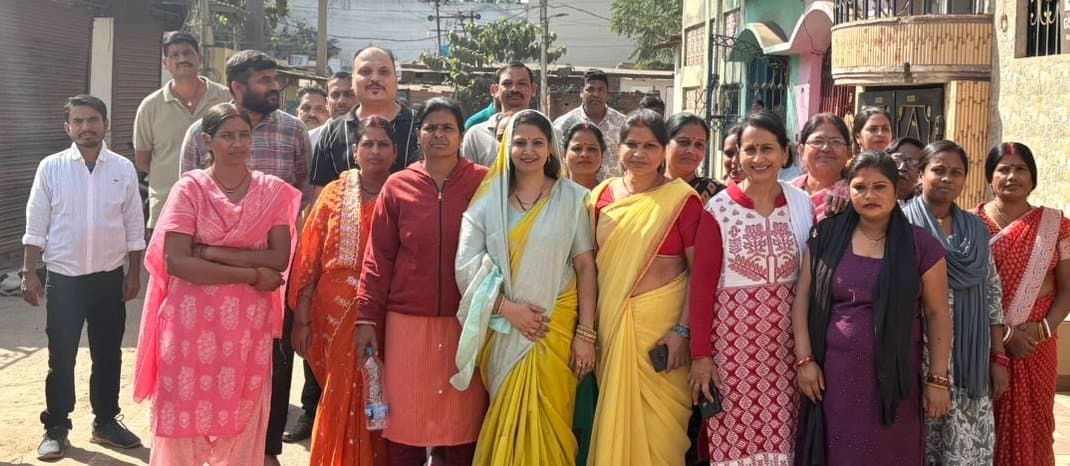 आदित्यपुर नगर निगम चुनाव: सिंबल मिलते ही प्रत्याशियों में दौड़, प्रचार तेज, चुनावी माहौल गरमाया।